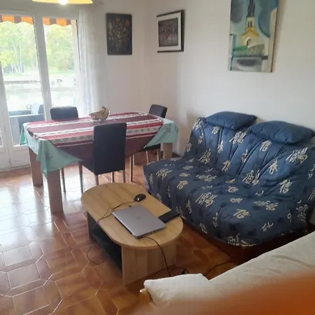 T2 Bord De Apartment